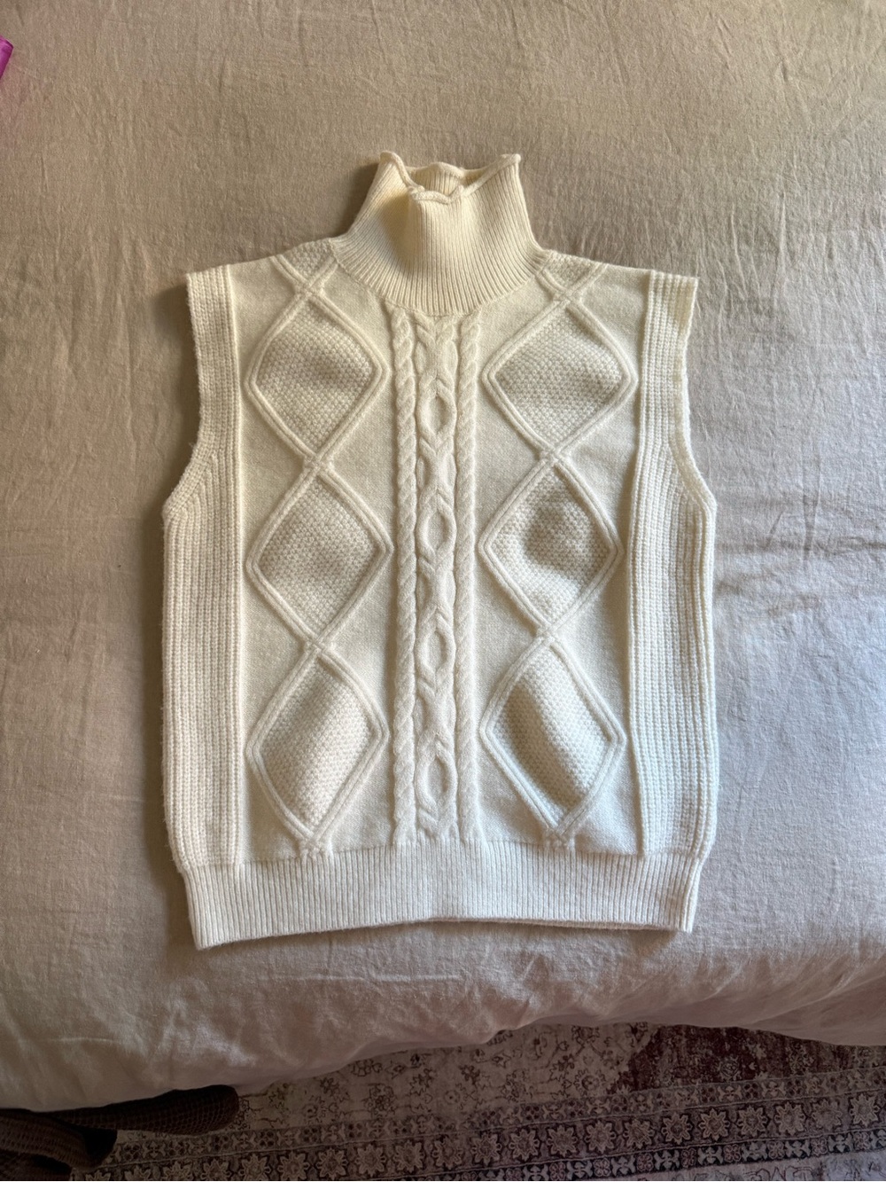 Sleeveless Cable-Knit Turtleneck Vest - Cream